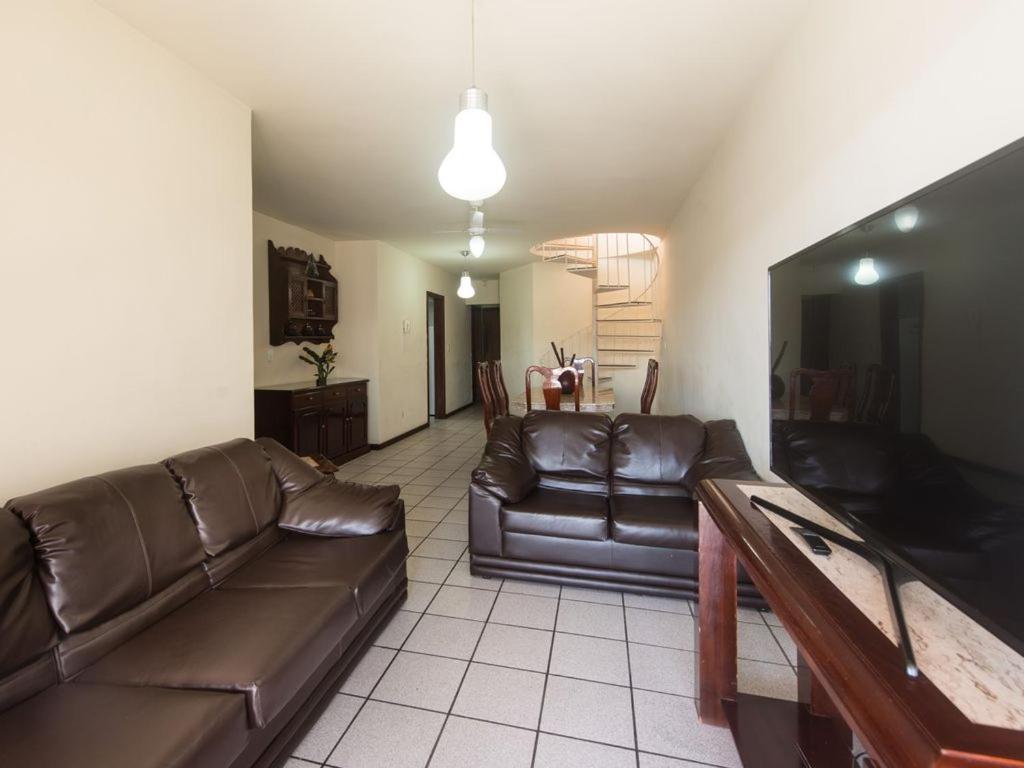 Excelente Cobertura Duplex A 2 Quadras Da Praia Do Forte Com 4 Quartos กาโบฟรีโอ ภายนอก รูปภาพ